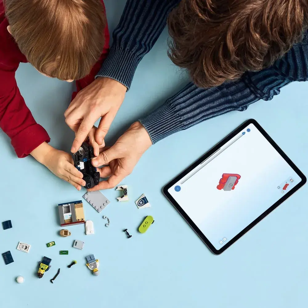 LEGO City 60455 Police Motorcycle Chase details