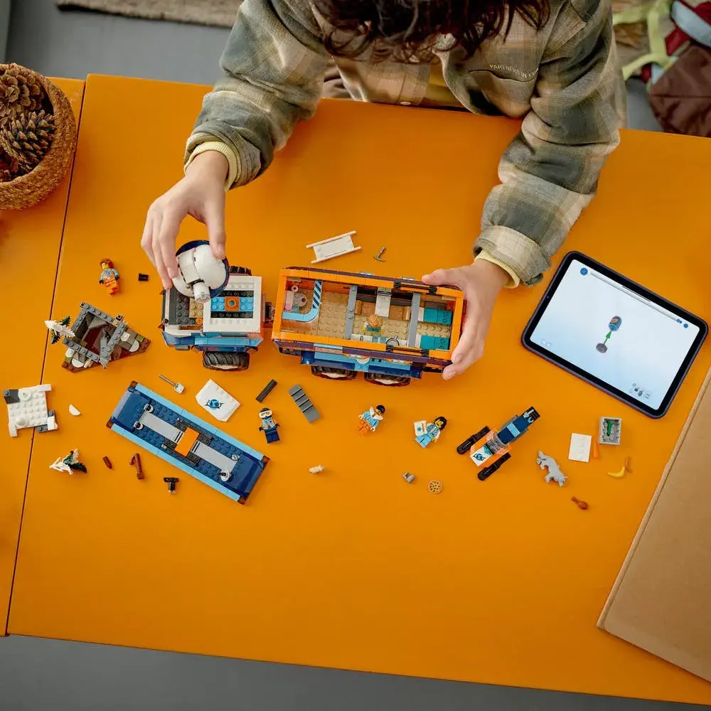 LEGO City 60471 Arctic Explorer Science Lab Truck details