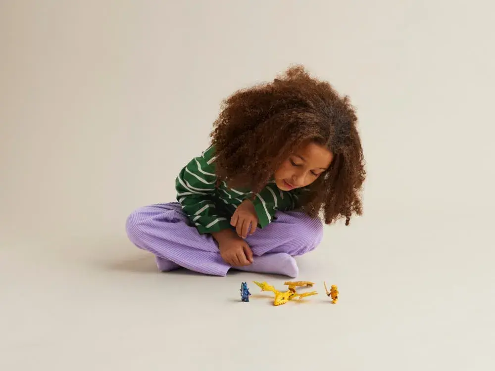 LEGO NINJAGO 71803 Arin's Rising Dragon Strike details