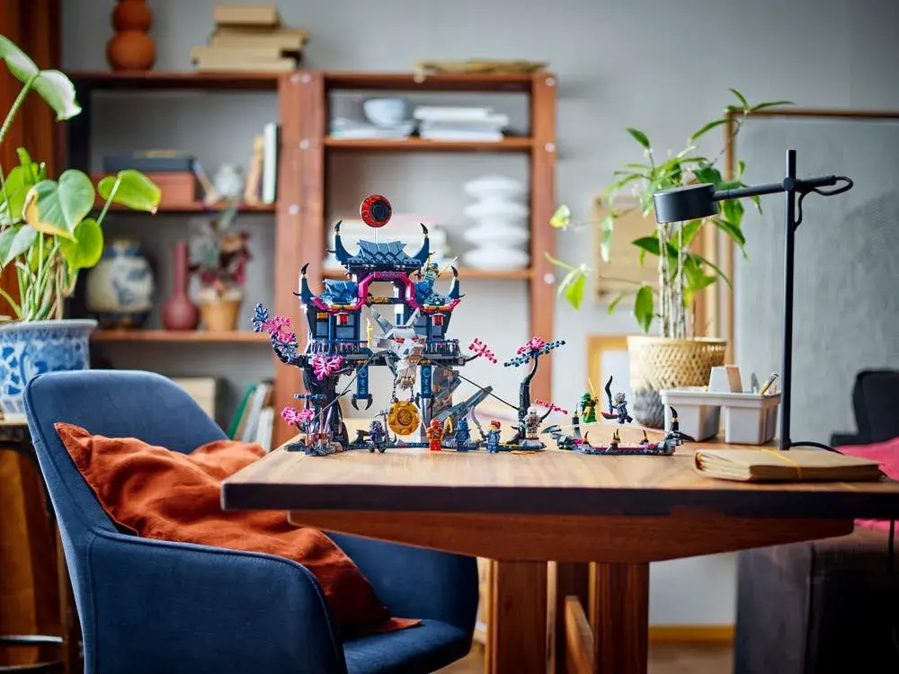 LEGO NINJAGO 71813 Wolf Mask Shadow Dojo box back