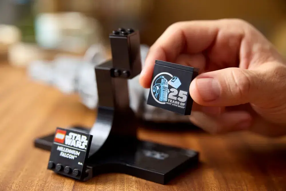 LEGO Star Wars 75375 Millennium Falcon details