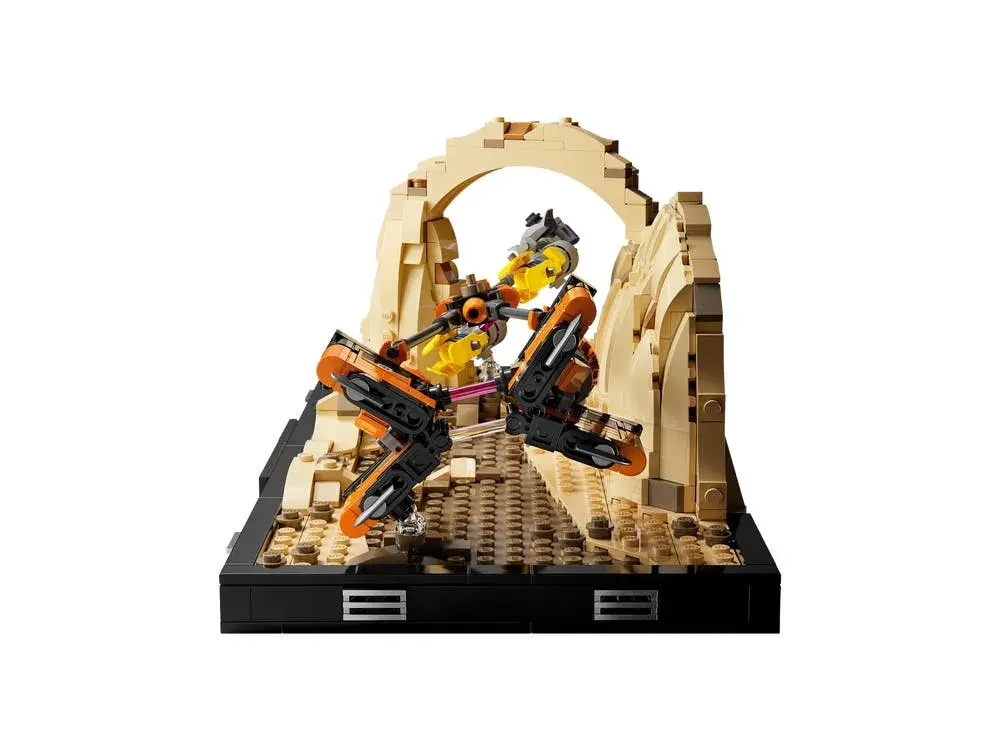 LEGO Star Wars 75380 Mos Espa Podrace Diorama details