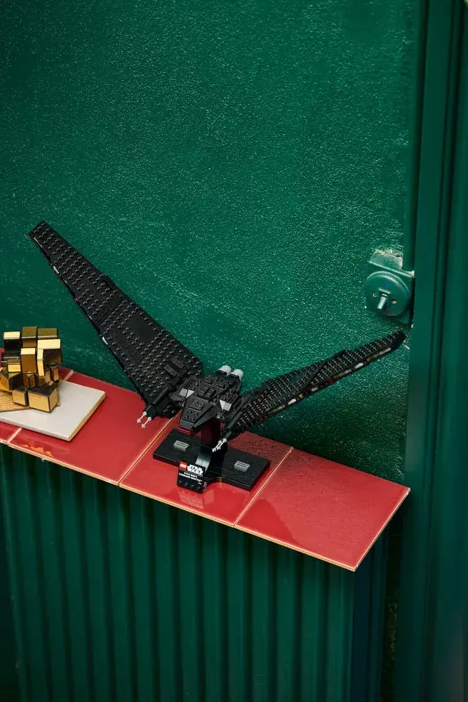 LEGO Star Wars 75406 Kylo Ren's Command Shuttle details