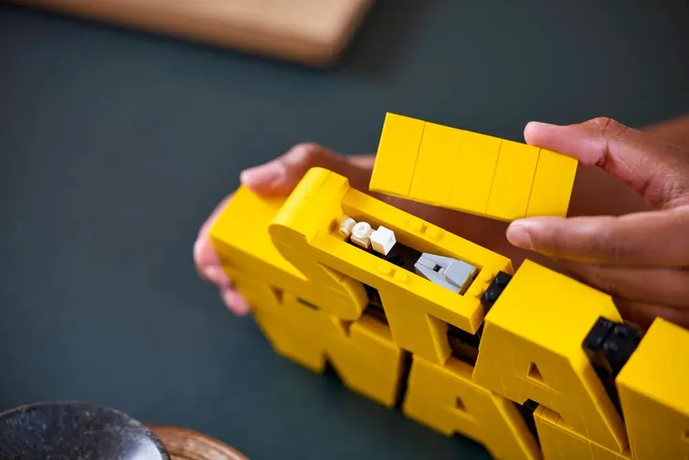 LEGO Star Wars 75407 Brick-Built Star Wars Logo details