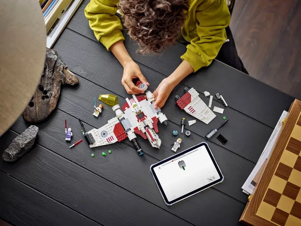 LEGO Star Wars 75432 V-19 Torrent Starfighter details