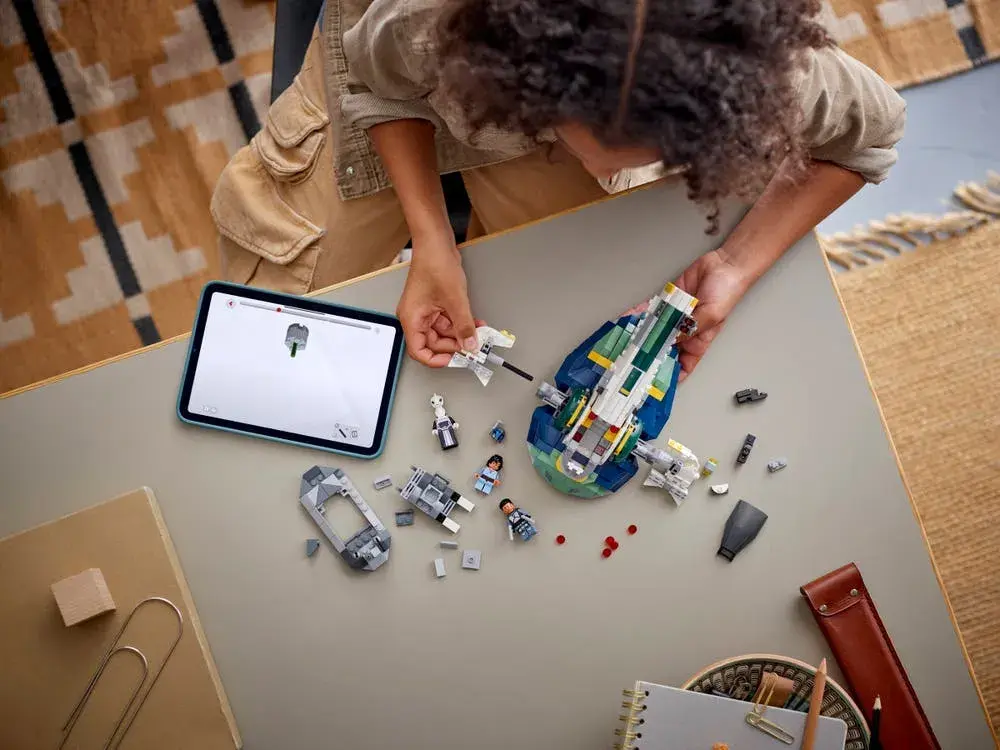 LEGO Star Wars 75433 Jango Fett's Starship details