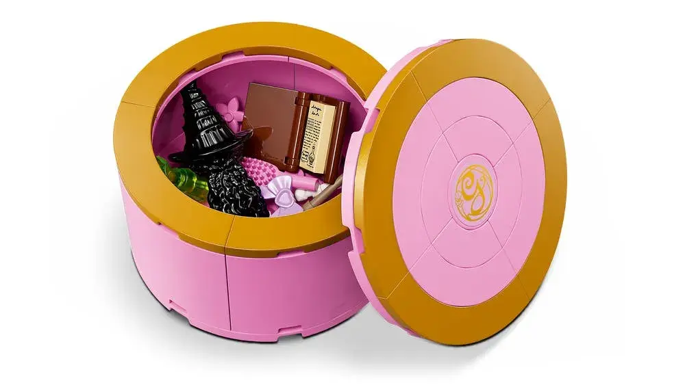 LEGO Wicked 75683 Glinda & Elphaba's Dormitory details