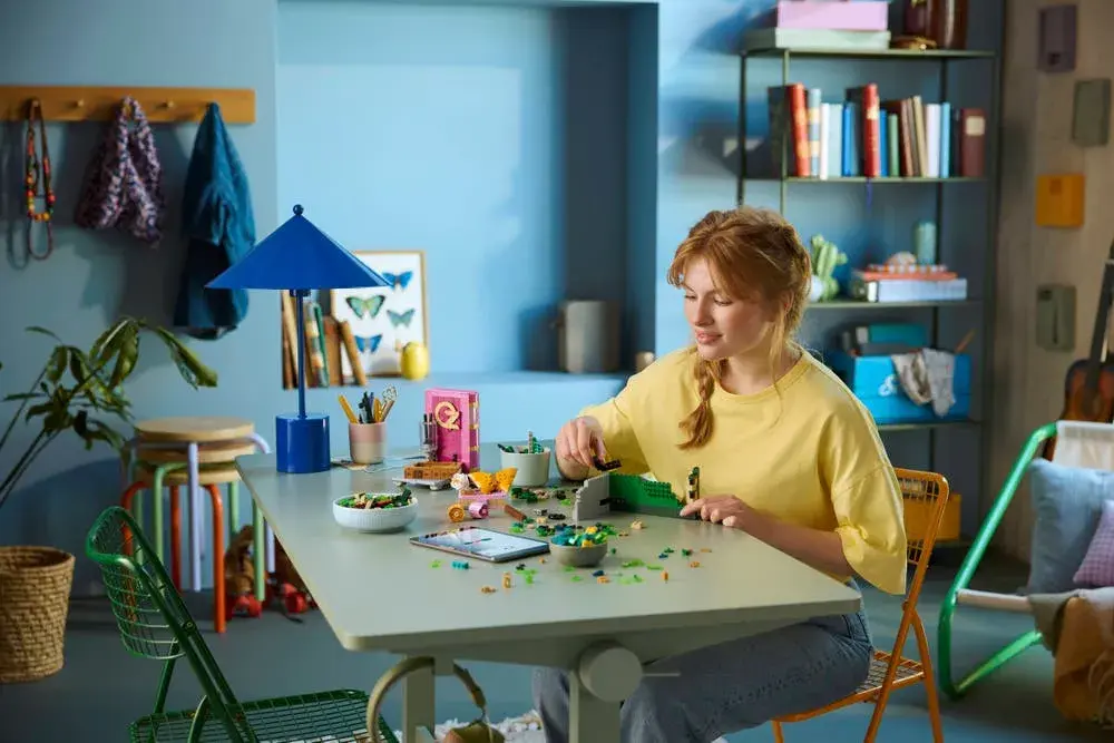 LEGO Wicked 75691 Glinda & Elphaba Bookends details