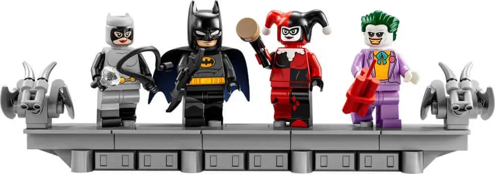 LEGO DC 76271 Batman: The Animated Series Gotham City details