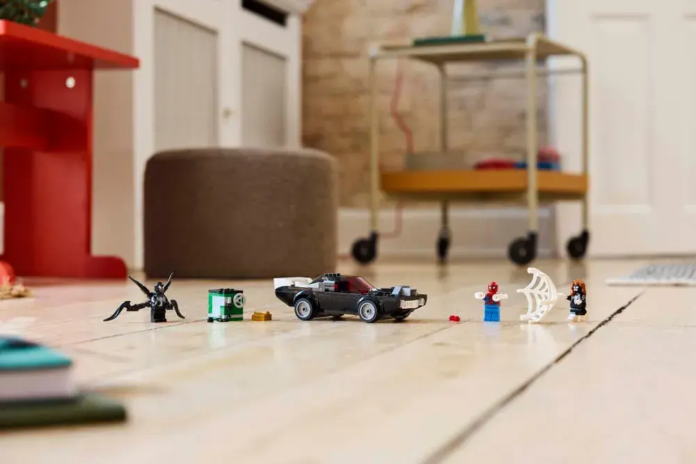 LEGO Marvel 76309 Spider-Man vs. Venom Muscle Car details