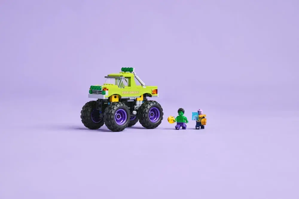 LEGO Marvel 76312 The Hulk Truck vs. Thanos details