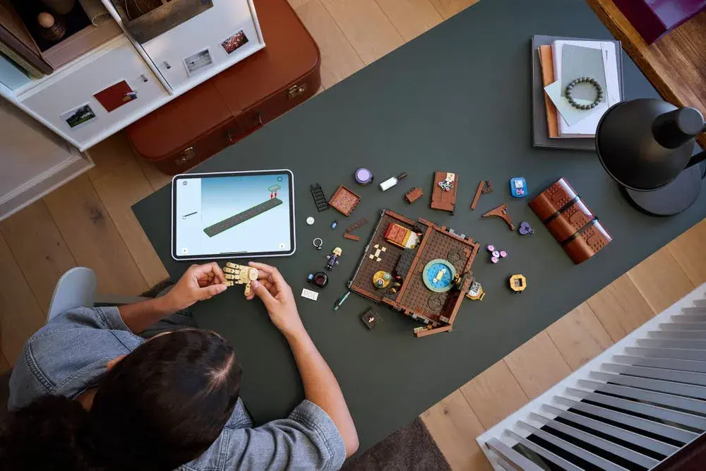 LEGO Wednesday 76785 Thing's Apartment details