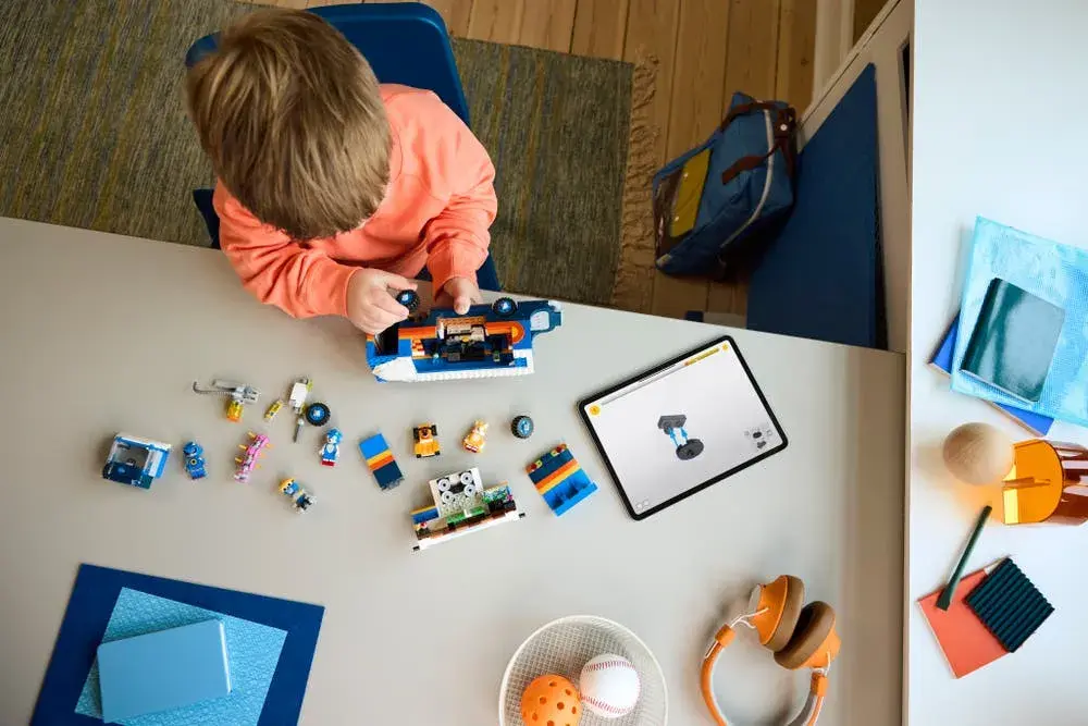 LEGO Sonic the Hedgehog 77006 Team Sonic Command Truck details