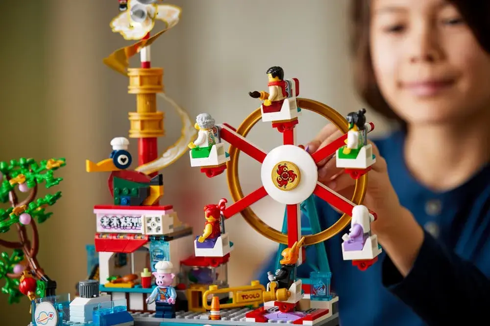 LEGO Monkie Kid 80054 Megapolis City 5th Anniversary details